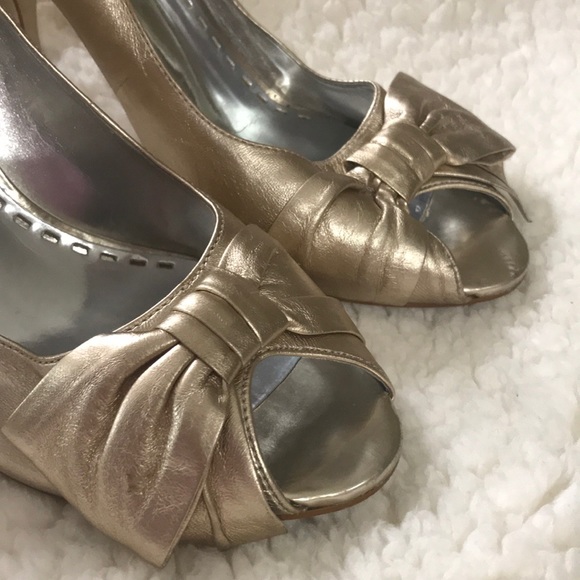 GIANNI BINI Gold Bow Open Toe Heels - Picture 2 of 8